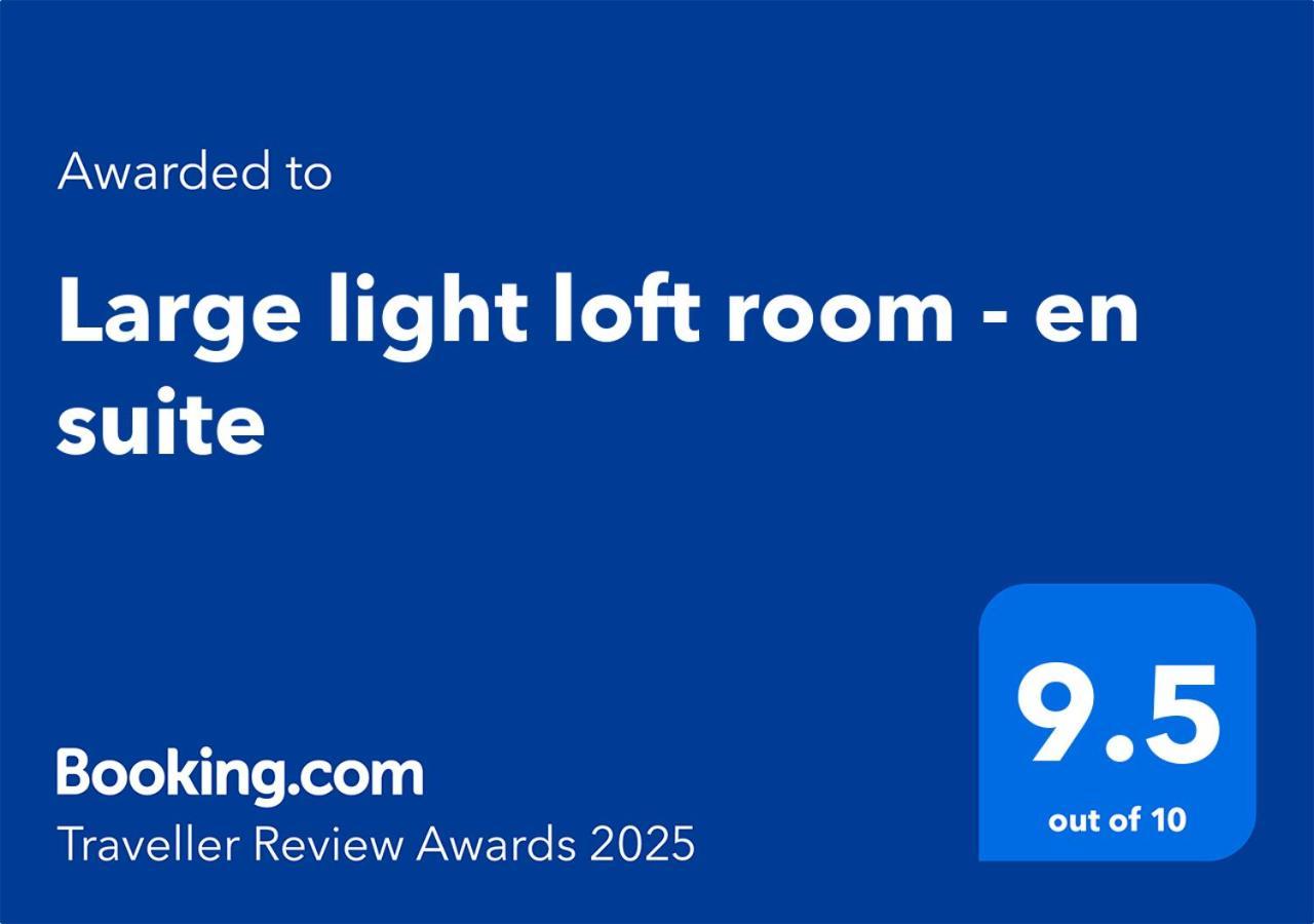 Large Light Loft Room - En Suite Μπράιτον Εξωτερικό φωτογραφία